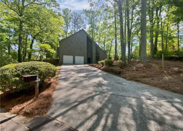 Property at 3213 Cedar Bluff Dr NE, Marietta, GA 30062, 3 beds, 2.5 baths