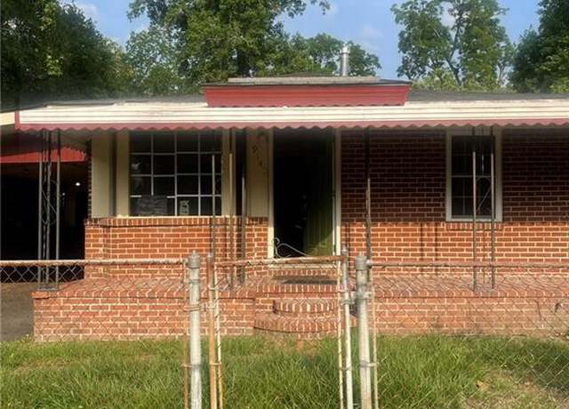 Property at 914 Bowden St, Savannah, GA 31415, 3 beds, 1.5 baths