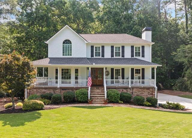 Property at 226 Nacoochee Dr, Woodstock, GA 30188, 5 beds, 3.5 baths