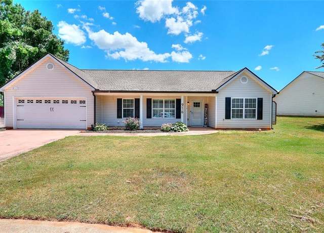 Property at 916 Rosewood Ln, Monroe, GA 30656, 3 beds, 2 baths