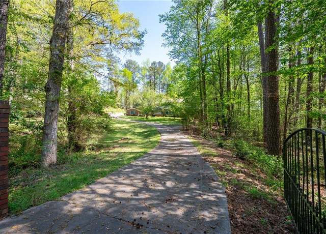 Property at 3141 Burnt Hickory Rd NW, Marietta, GA 30064, 5 beds, 4.5 baths