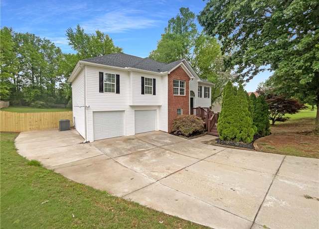 Property at 585 Bailey Dr, Jefferson, GA 30549, 5 beds, 3 baths