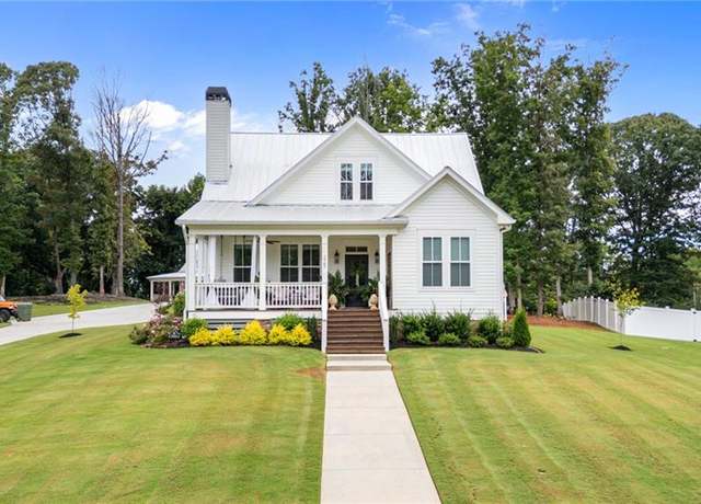 Property at 225 E Underwood St, Cleveland, GA 30528, 3 beds, 2.5 baths