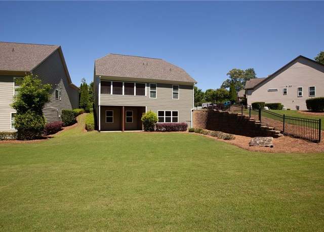 Property at 3032 Scarlet Oak Ln SW, Gainesville, GA 30504, 2 beds, 2 baths