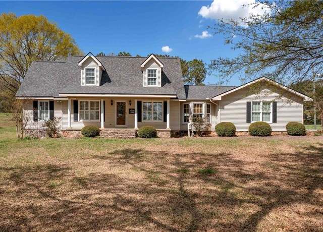 Property at 300 Smith Ave, Bowdon, GA 30108, 3 beds, 2.5 baths