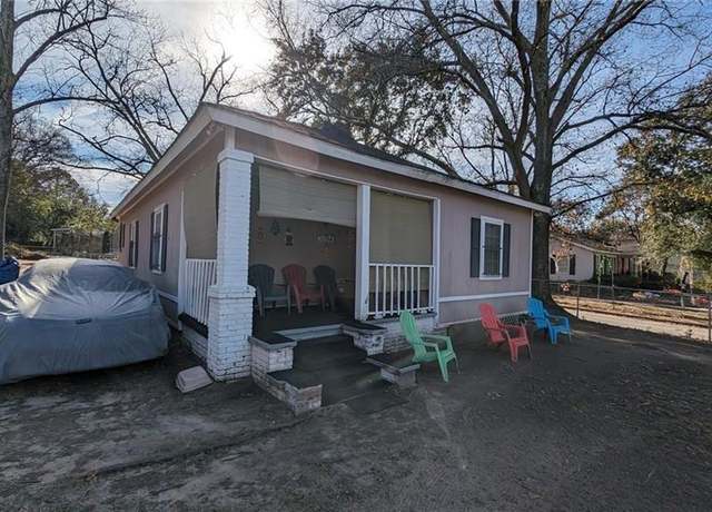 Property at 1094 Triple Hill Dr, Macon, GA 31206, 3 beds, 1 bath