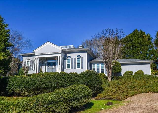 Property at 2901 Club Pl, Gainesville, GA 30506, 3 beds, 3.5 baths