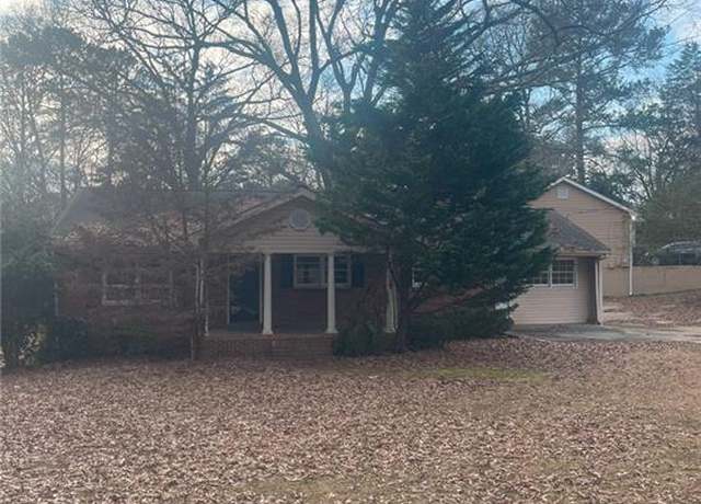 Property at 7205 Lakeview Dr, Covington, GA 30014, 3 beds, 2 baths