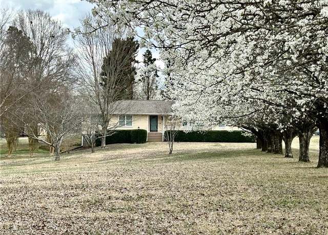 Property at 5791 Warren Farm Rd SW, Powder Springs, GA 30127, 3 beds, 2.5 baths