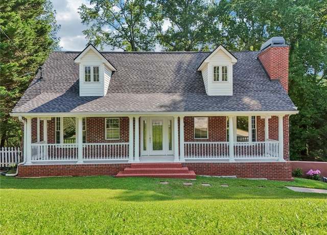 Property at 6841 Fairway Ridge Dr, Douglasville, GA 30134, 3 beds, 2 baths