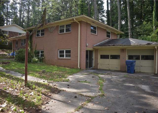 Property at 3798 King Henry Rd SW, Atlanta, GA 30331, 3 beds, 2 baths