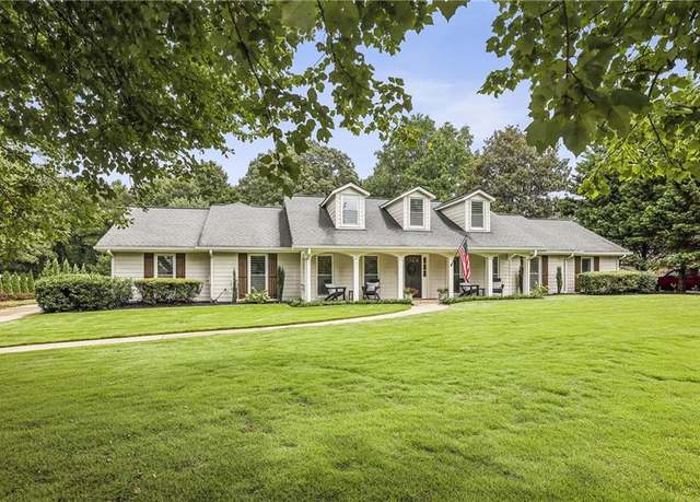 Property at 12065 King Rd, Roswell, GA 30075, 5 beds, 4.5 baths