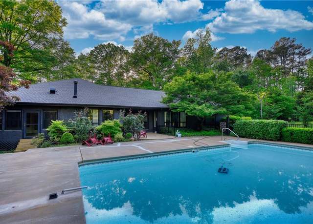 Property at 110 Cove Ln, Social Circle, GA 30025, 5 beds, 5 baths