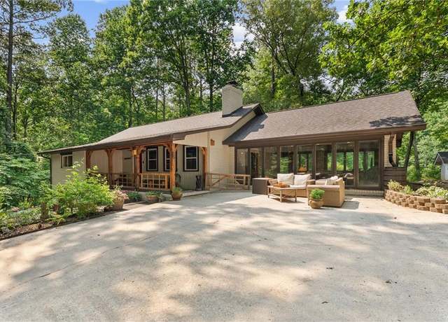 Property at 4025 Demooney Rd, Atlanta, GA 30349, 5 beds, 3 baths