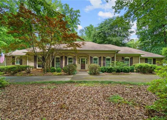 Property at 11190 Hembree Springs Dr, Roswell, GA 30076, 4 beds, 2 baths