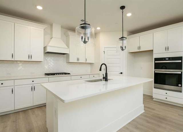 Property at 1510 Gatekeeper Ter, Marietta, GA 30066, 5 beds, 4 baths