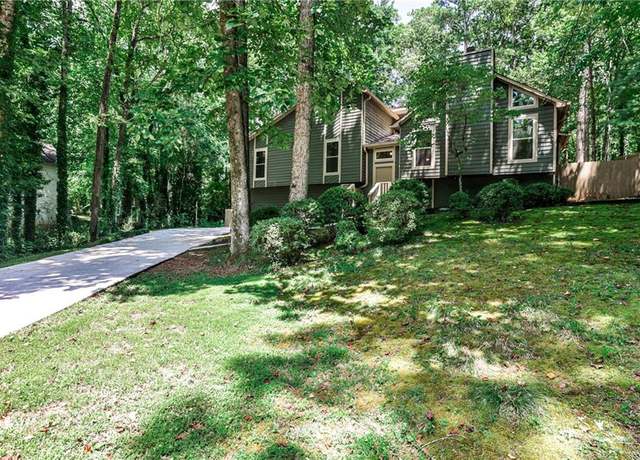Property at 5009 Henson Dr SW, Mableton, GA 30126, 4 beds, 3 baths