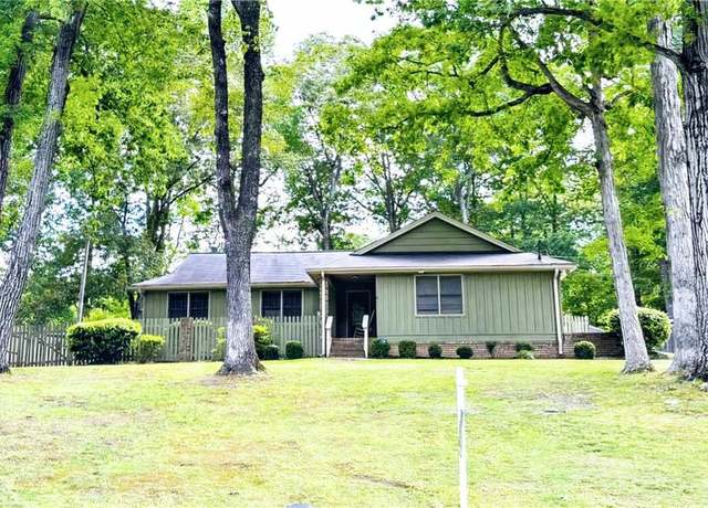 Property at 1312 La Mesa Dr, Lawrenceville, GA 30043, 3 beds, 2 baths