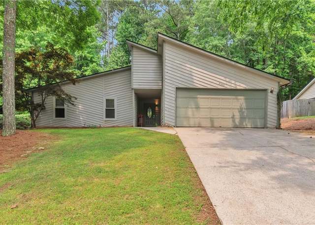 Property at 2000 Kristian Way, Roswell, GA 30076, 3 beds, 2 baths