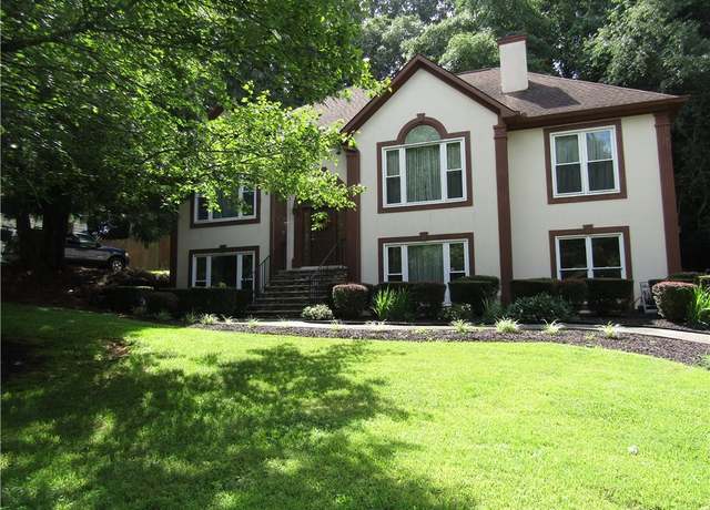 Property at 5820 Elm Tree Dr, Buford, GA 30518, 4 beds, 3 baths