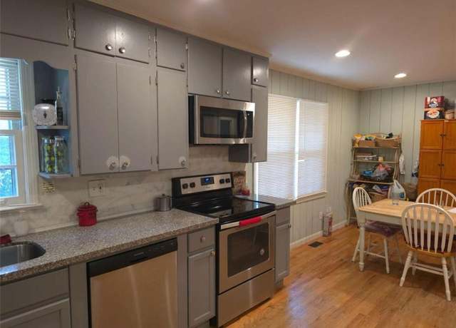 Property at 439 River Rd, Jonesboro, GA 30236, 5 beds, 2 baths