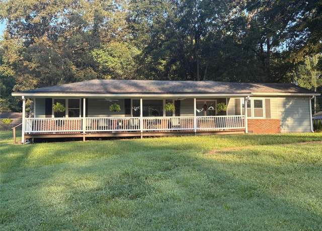 Property at 4749 Cox St SE, Acworth, GA 30101, 3 beds, 2 baths