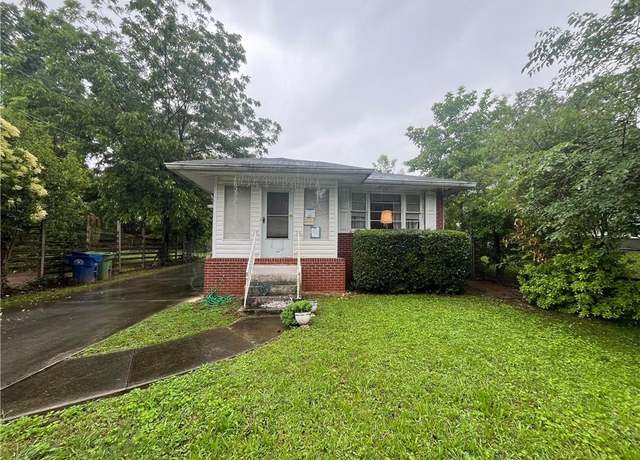 Property at 301 Sisson Ave NE, Atlanta, GA 30317, 3 beds, 1.5 baths