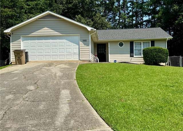 Property at 5709 Buck Ct, Ellenwood, GA 30294, 3 beds, 2 baths