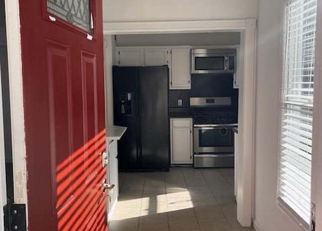 Property at 2254 Wellington Cir, Lithonia, GA 30058, 3 beds, 2 baths