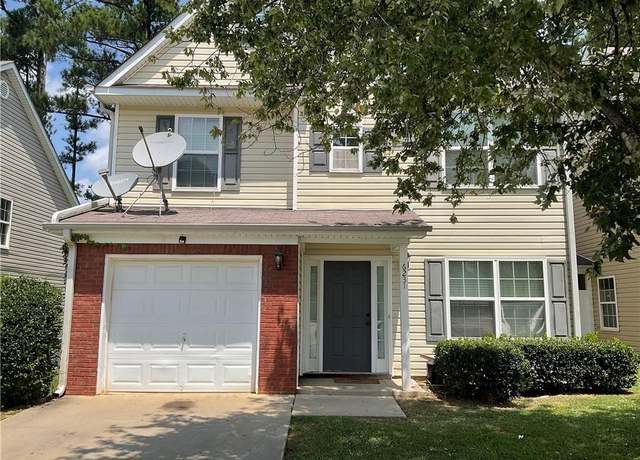 Property at 6231 Hickory Lane Cir, Union City, GA 30291, 3 beds, 2.5 baths