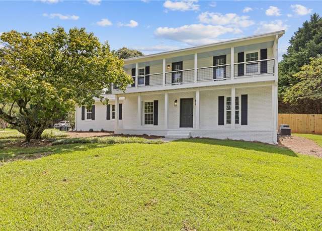Property at 370 Stonebridge Trl, Roswell, GA 30075, 4 beds, 3 baths