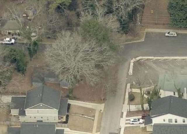 Property at 374 Seventh Ave, Scottdale, GA 30079