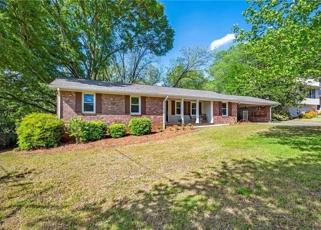 Property at 205 Corinth Ct, Roswell, GA 30075, 3 beds, 2 baths