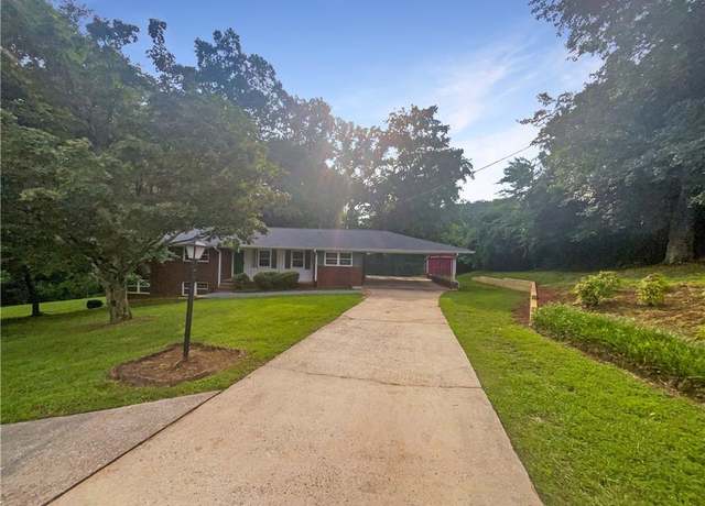 Property at 2584 Favor Rd SW, Marietta, GA 30060, 3 beds, 2 baths