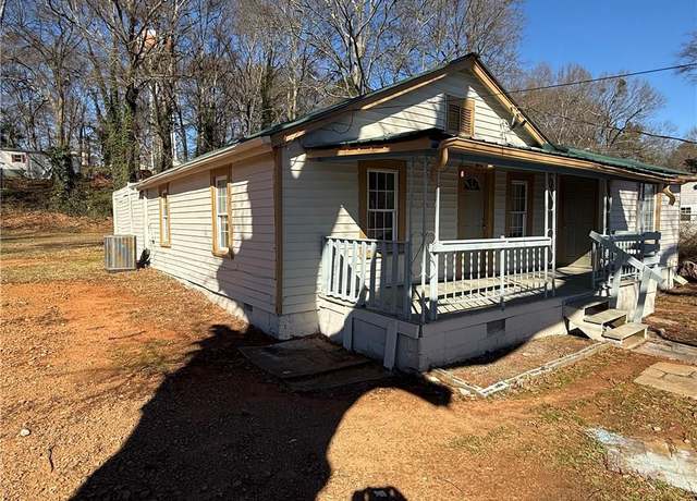 Property at 206 Mcconnell Dr, Gainesville, GA 30501, 3 beds, 1.5 baths