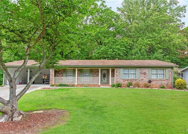 Property at 2585 Whisper Trl, Douglasville, GA 30135, 3 beds, 2 baths