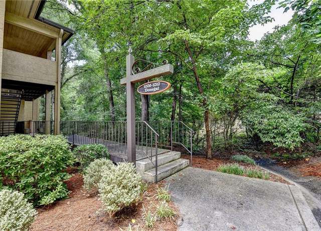 Property at 1010 Donegal SE, Smyrna, GA 30080, 2 beds, 2 baths
