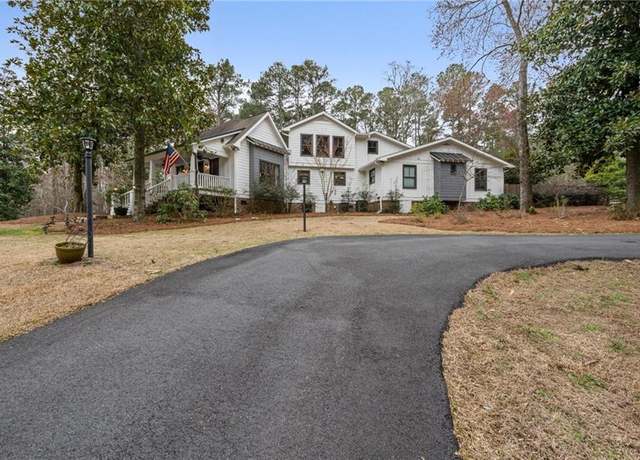 Property at 4770 Hilltop Dr NW, Acworth, GA 30101, 5 beds, 3.5 baths