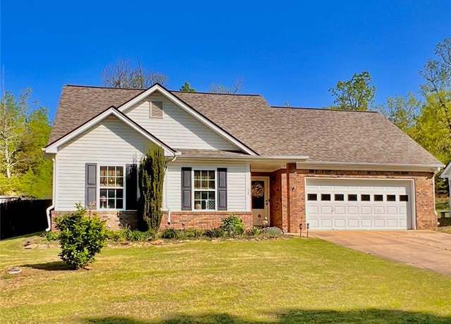 Property at 33 Mountain View Dr, Rockmart, GA 30153, 3 beds, 2 baths