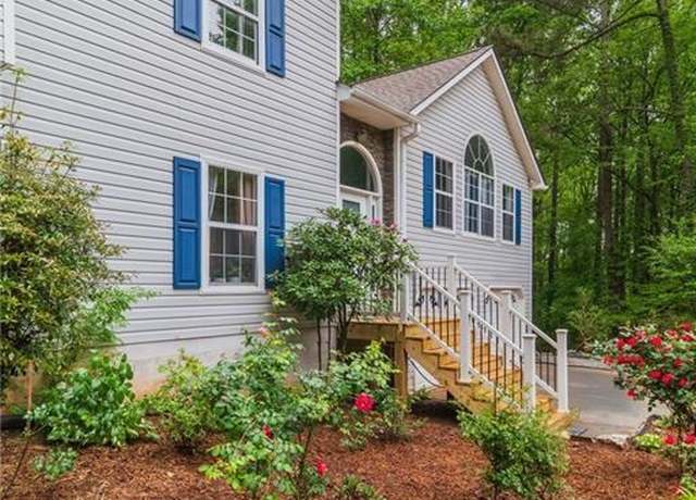 Property at 204 Queensbury Ct, Acworth, GA 30102, 4 beds, 3 baths