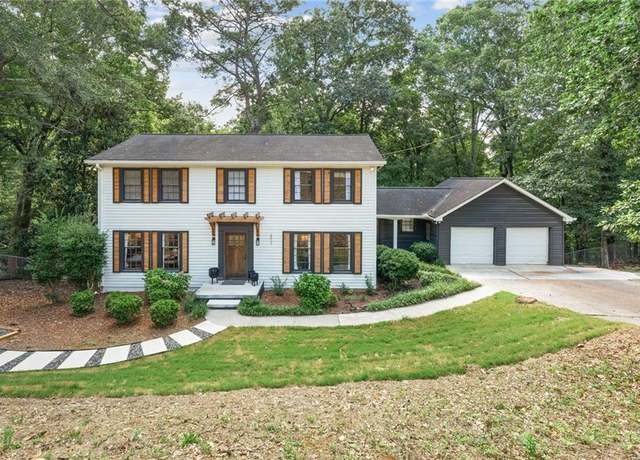 Property at 217 Skyland Dr, Roswell, GA 30075, 4 beds, 2.5 baths