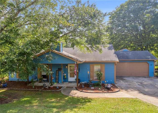 Property at 483 Glen Terrace Rd, Auburn, GA 30011, 4 beds, 3 baths