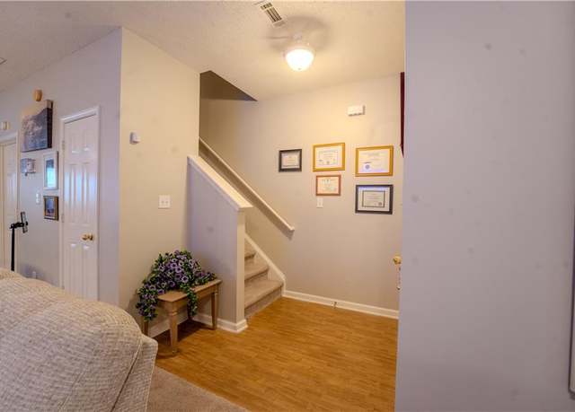 Property at 7130 Oakley Ct, Union City, GA 30291, 3 beds, 2.5 baths