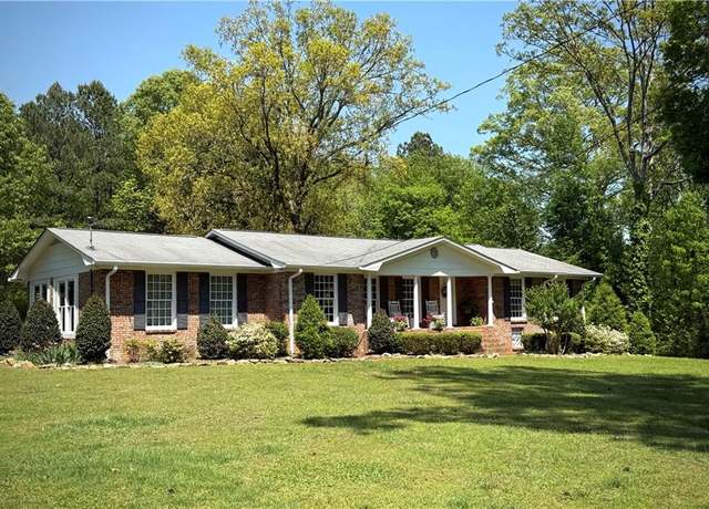 Property at 1055 E Hermitage Rd NE, Rome, GA 30161, 3 beds, 2 baths