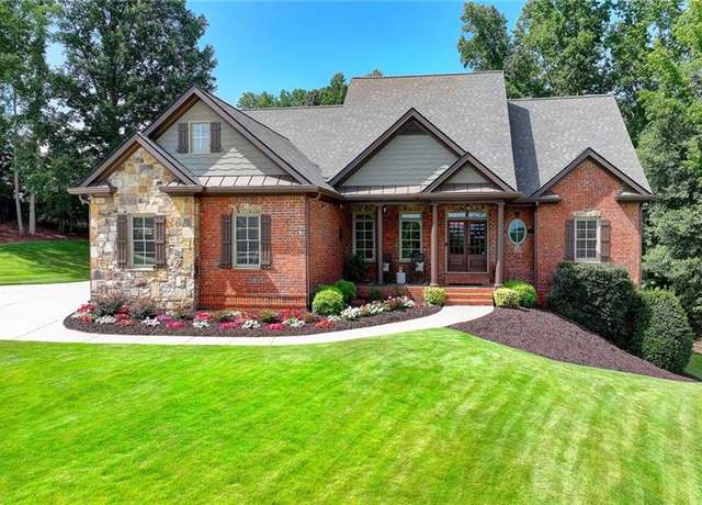 Property at 3173 Mulberry Greens Ln, Jefferson, GA 30549, 6 beds, 4.5 baths