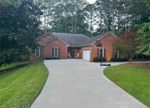 Property at 205 Wyngate Cir, Fayetteville, GA 30215, 4 beds, 2 baths
