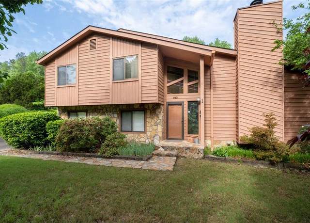Property at 140 N Star Trl SW, Atlanta, GA 30331, 4 beds, 2.5 baths