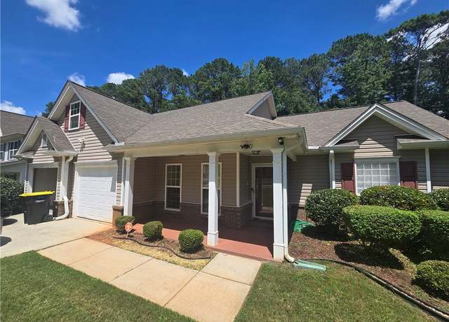 Property at 14 Avondale Cir, Newnan, GA 30265, 4 beds, 2 baths