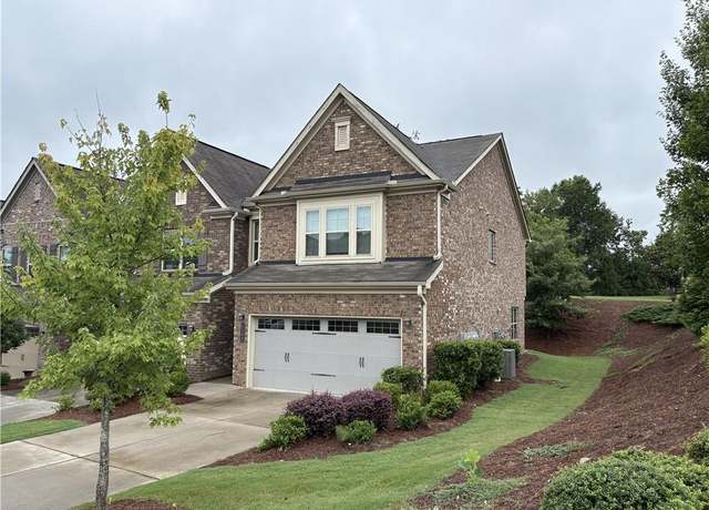 Property at 4360 Lanier Park Dr, Buford, GA 30518, 3 beds, 2.5 baths