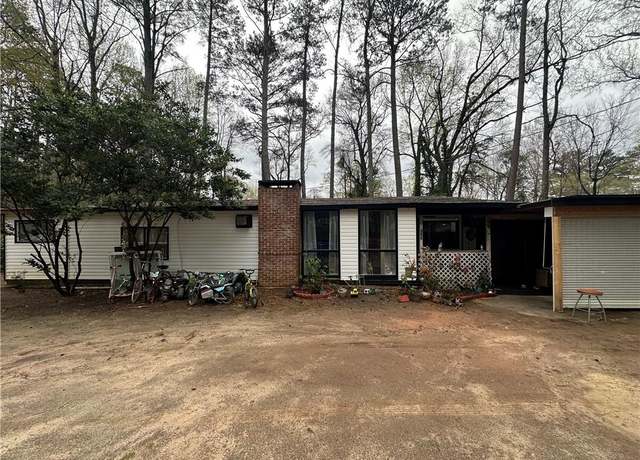 Property at 123 Spring St, Stockbridge, GA 30281, 5 beds, 3 baths